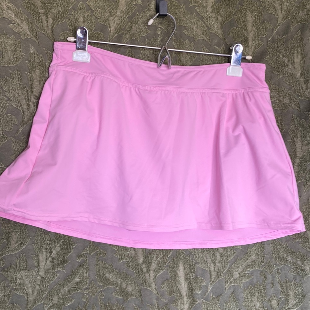 Mini swim skirt with attached panty by Land’s End.  Size 16, light pink.
